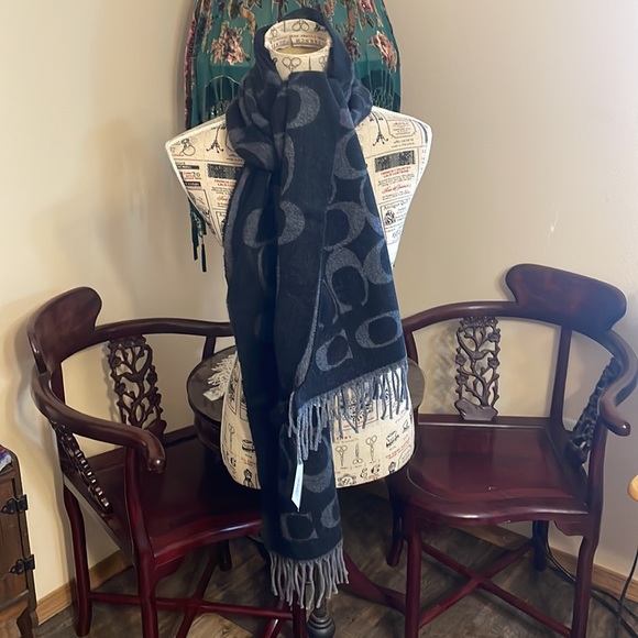 NWT Coach Logo Scarf - Picture 3 of 4